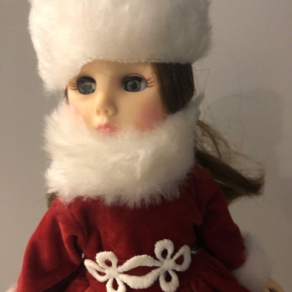 Effanbee Dolls From Countries - Picture 3 of 16